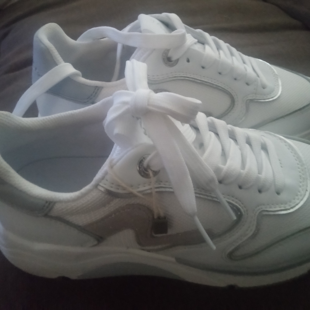Gracie Manila White 6.5 Women's White Tennis shoes NIB
